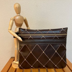 Borsa a tracolla media in ecopelle con cerniera Hardware in bronzo Regalo completamente foderato Custodia per iPad fatta in casa Custodia per e-reader