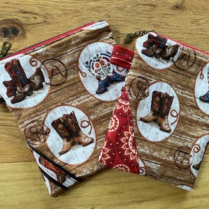 Estuche con cremallera y diseño de botas de vaquero del lejano oeste, pequeño estuche totalmente forrado para dispositivos electrónicos, estuche para lectores electrónicos, bolso para cosméticos, bolsa de regalo