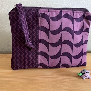 Bolsa con cremallera, bolsa para tecnología, bolsa abstracta de tela violeta y lavanda, bolsa de regalo para cosméticos, bolsa para Kindle casera, tela Moda de mediados de siglo