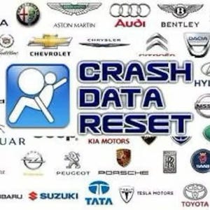 Pode incluir: Um fundo branco com uma caixa azul contendo um gráfico de uma pessoa em um assento de carro. O texto "CRASH DATA RESET" está em uma caixa azul com letras brancas. A imagem é cercada por logotipos de carros, incluindo Acura, Audi, Bentley, Buick, Chevrolet, Chrysler, Dodge, Honda, Hyundai, Infiniti, Jaguar, Kia Motors, Lexus, Mercedes-Benz, Nissan, Peugeot, Porsche, Renault, Rover, Seat, Skoda, Subaru, Suzuki, Toyota, Volvo e Volkswagen.