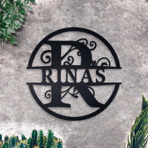 Placa de metal com nome personalizado, cabide de porta com inicial de metal estiloso, presentes de Natal para ele e ela, arte de parede de metal, presente para namorada e esposa