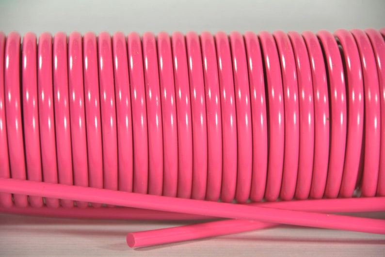 Fil Scoubidou ou corde PVC. Fuchsia, 40 mètres. Fil fabriqué en France, plein, teinté masse. Diamètre 5mm, résistant aux UVs. Sans PBA. image 2