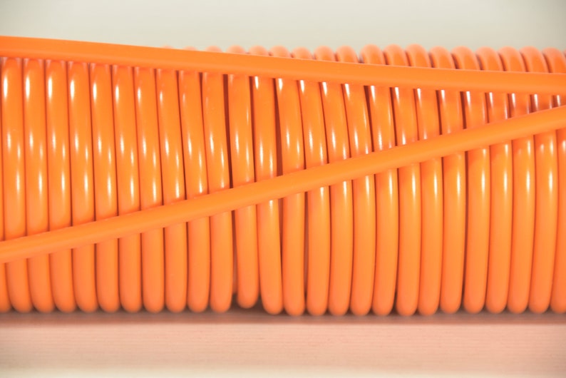 Fil Scoubidou ou corde PVC. Orange, 40 mètres. Fil fabriqué en France, plein, teinté masse. Diamètre 5mm, résistant aux UVs. Sans PBA. image 2