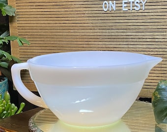 Vintage Fire-King Milk Glass Batter Bowl - Anchor Hocking Anchor White Mixing Bowl with handle and pour spout - 8 inch milk white glass