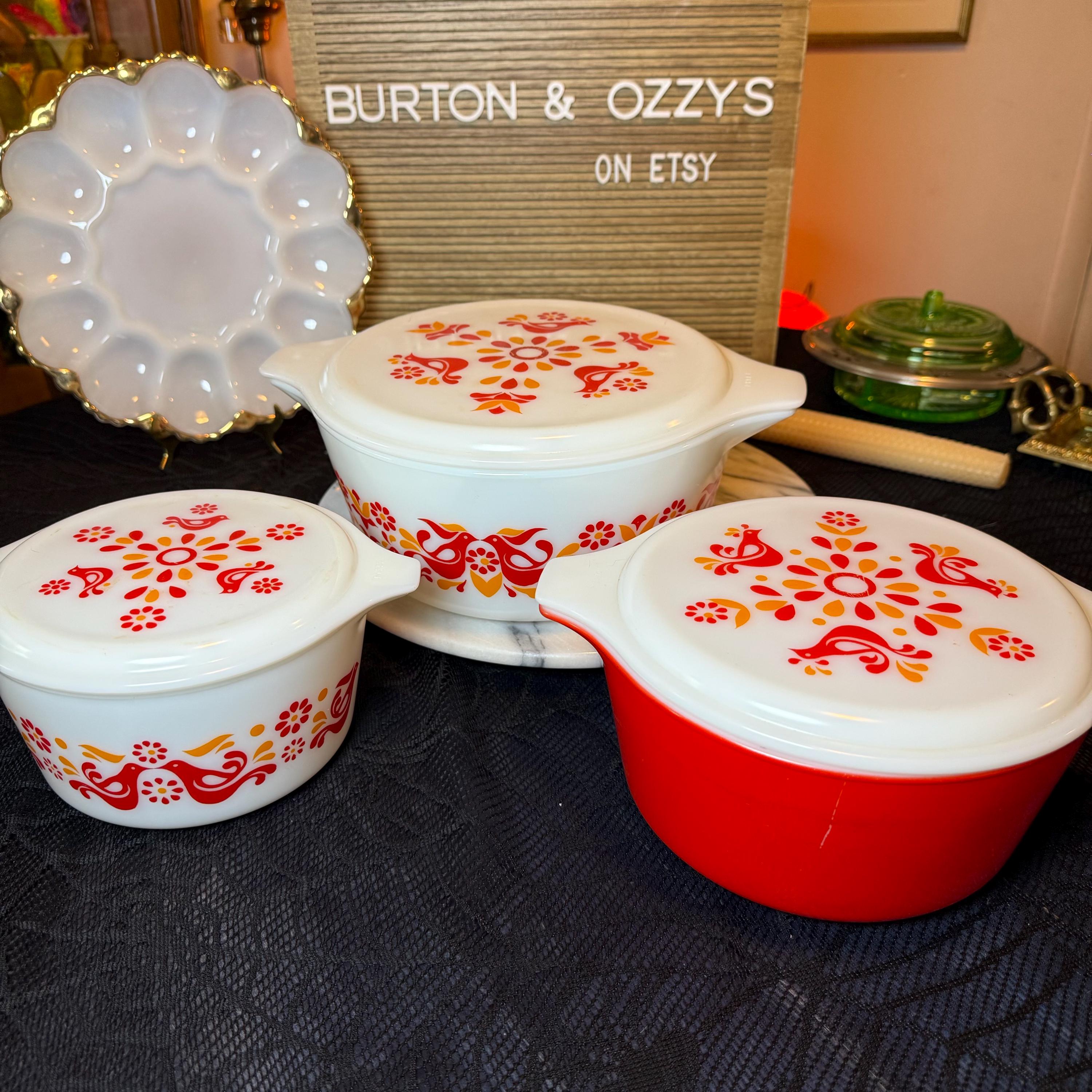 RARE Pyrex Friendship Casserole Set With White Glass Pattern Lids