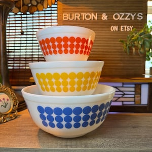 RARE PYREX Dots 3 Bowl Set - Vintage Glass Pyrex nesting bowls with polka dot pattern 401 402 403 Large White Glass decorative bowls retro