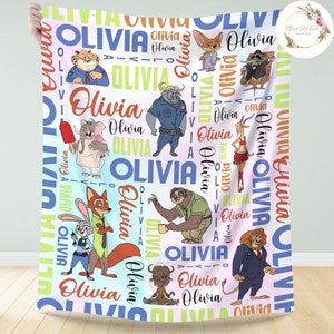 Pu&ograve; includere: Una copertina per neonati rosa, blu e verde con un motivo ripetuto del nome "Olivia" e personaggi di cartoni animati di animali di film d'animazione popolari. I personaggi includono un bradipo, una volpe, un leone, un ghepardo, un elefante, una gazzella e una fennec.