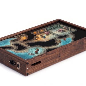 Monitor TecnoOdino de 24,5 polegadas com mapa de batalha para jogos de D&D e RPG.