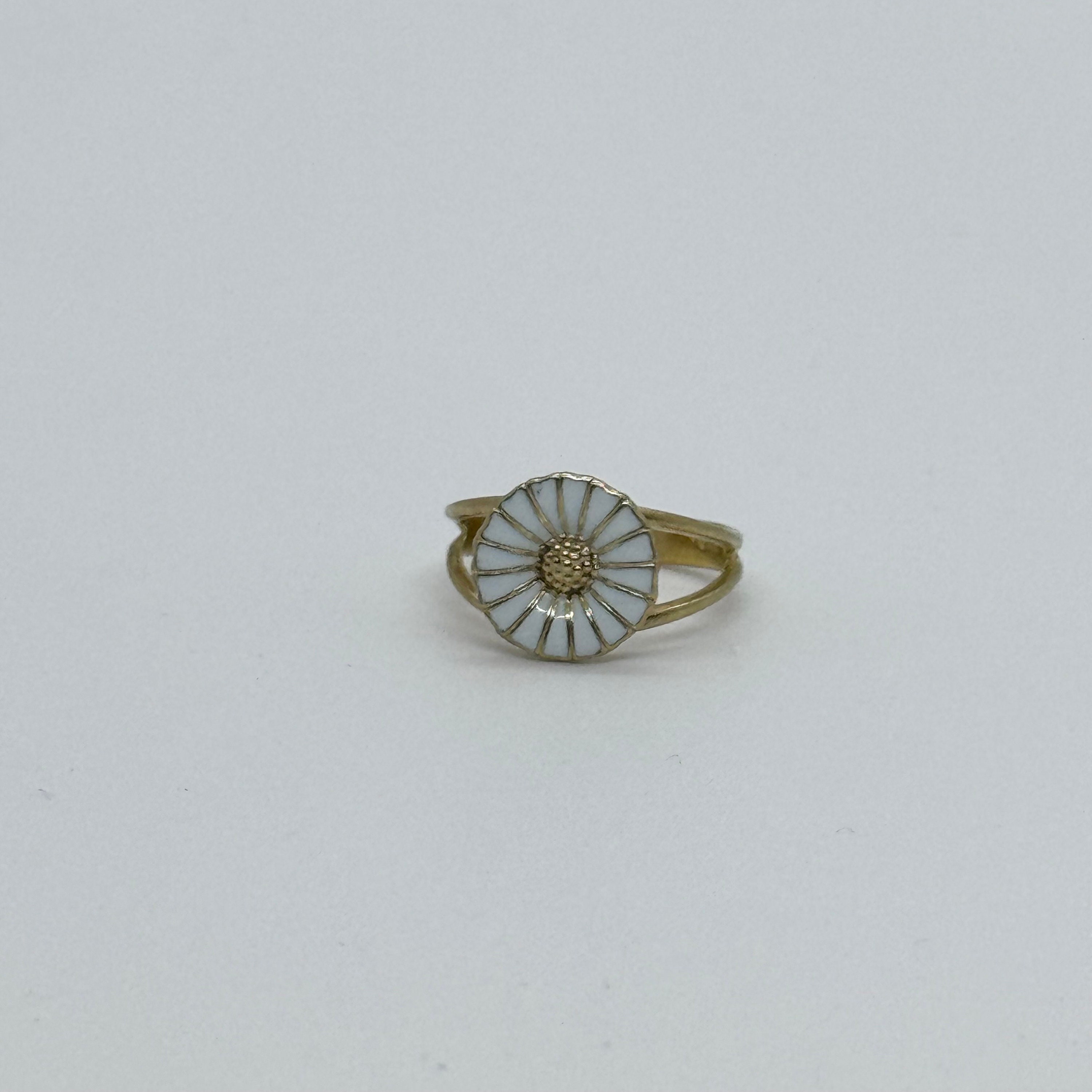 Beautiful Sterling Silver 925 and Yellow Gold Plated Georg Jensen Brand White Daisy Enamel Ring Sz 50