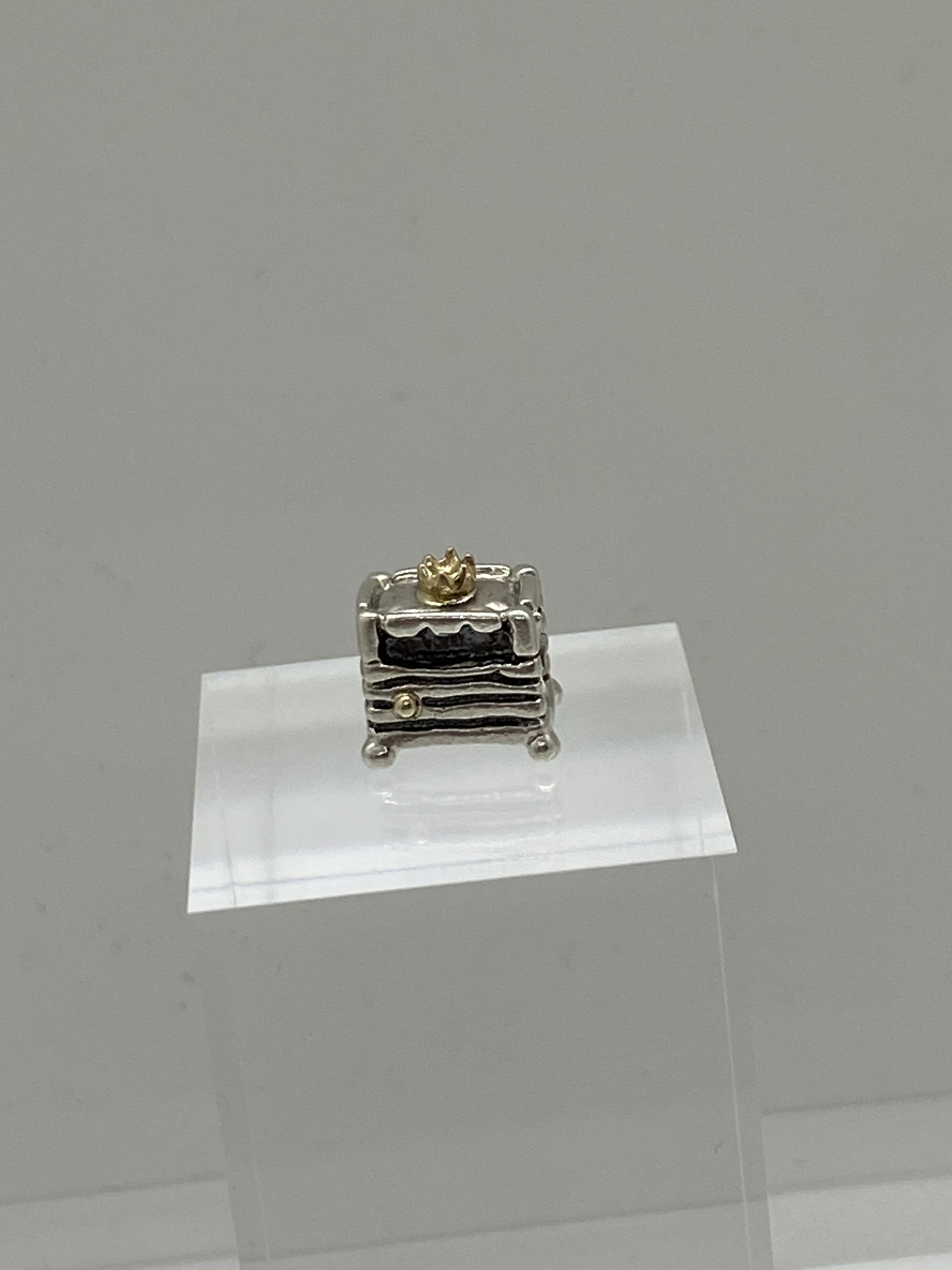 Pandora princess and hot sale the pea charm