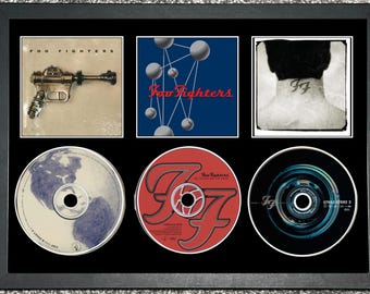 Foo Fighters サイン入りCD Lot 323 - THE FOO FIGHTERS - SIGNED CD.