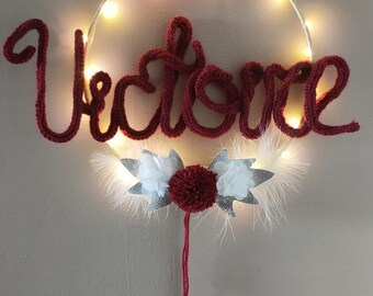 Light-up wreath with 3 pom-poms, name wreath, baby gift, door wreath, knitted name, baby room, children's room, baby decor
