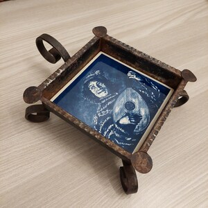 Vintage Dutch Blue-Delft Ashtray – Decorative Collectible with Removable Tile