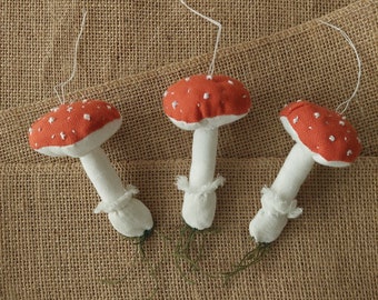 Set van 3 amanita-paddenstoelornamenten - decoratie van de cottage-kern