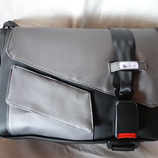 Messenger Bag mit Autogurtverschluss