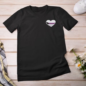Dezentes Demisexual Flag Heart - LGBTQIA+ - Unisex T-Shirt - Größen S-5XL