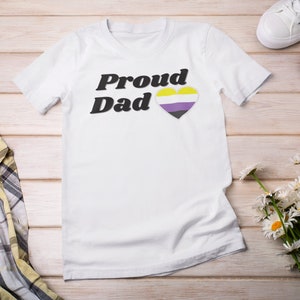 Stolt pappa icke-binärt hjärta - HBTQIA+ - Unisex T-shirt - storlekar S-5XL