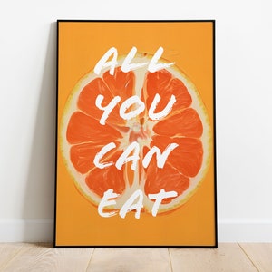 Könnte beinhalten: Ein gerahmter Druck mit einem leuchtend orangenen Hintergrund und einem Nahaufnahmebild einer halbierten Orange mit dem Text "ALL YOU CAN EAT" in Weiß auf der Orange.