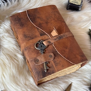 Vintage Lederbuch - Leeres Zauberbuch der Schatten, Reise Notizbuch, antikes Büttenpapier Lockenverschluss (italienisches Lederbuch)
