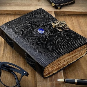 Buch der Schatten Vintage Lederbuch mit Halbedelstein, Büttenpapier, Pentagramm Journal, Grimoire Journal, tolles Geschenkbuch