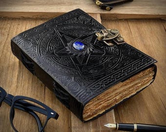 Journal pentagramme en cuir : pierre de lapis-lazuli, papier à bordure tachée