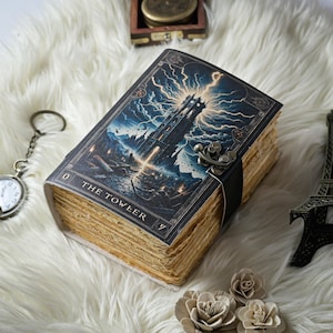 Carnet de tarots The Tower – Carnet de notes grimoire gothique – Journal occulte fait main – Carnet de croquis de cartes de tarot sorcières – Cadeau de livre de sorts Dark Fantasy.