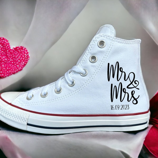 Converse Chucks weiß bedruckt mit Mr&Mrs, sowie personalisierbar mit euren Namen und eurem Hochzeitsdatum für die Hochzeit ** INDIVIDUELL **