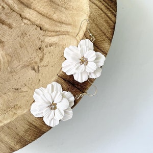 Floral Dangle Earrings - Handmade Polymer Clay Earrings - white Bridal Jewelry - Lightweight and Hypoallergenic