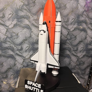 Modelo de ônibus espacial impresso em 3D, decoração de mesa inspirada na NASA para entusiastas.