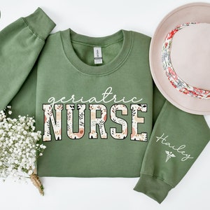 Custom Geriatric Nurse Sweatshirt Personalized Geriatric Nurse Shirt, Floral Geriatric Nurse Crewneck, Geriatric Nurse Sweater, RN Gift