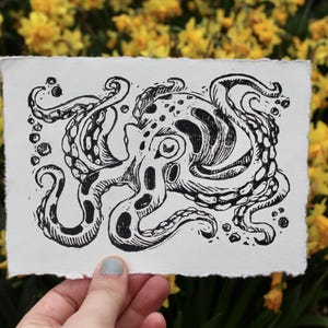 Maritimer Oktopus Linolschnitt Blockprint 13x18 Tiefseegeschöpf Ozeantier Kunstdruck Gezeiten Pool Sommer Strand Meeresbiologe Holzschnitt Wanddeko