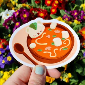 Adorable ours gourmand, 3 pouces autocollants en vinyle imperméables Kawaii, soupe de ramen pho kawaii, crêpes sucrées pour le petit-déjeuner, illustration de dessin animé de pâtes aux crevettes salées