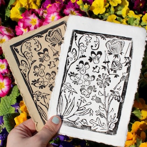 Impression linogravure botanique printanière de fleurs sauvages de 5 x 7 po. Linogravure fait main Rêve de jardin, impression d'art floral, impression d'art floral à l'encre noire