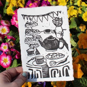 Süßes Geburtstagstee-Set Linoldruck Linoldruck Handgefertigter Linolschnitt Blockprint 13x18 Picknick Party Girly Vintage Style Illustration Geschenk für Kaffeeliebhaber