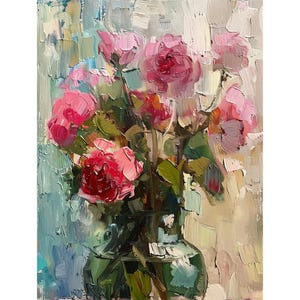 Op de afbeelding: Een schilderij van een boeket roze en rode rozen in een groene vaas. De rozen zijn geschilderd in een losse, impressionistische stijl, met zichtbare penseelstreken. De achtergrond is een zachte, abstracte waslaag in blauw en wit.