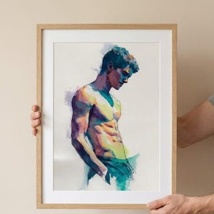 Pu&ograve; includere: Dipinto ad acquerello incorniciato di una figura maschile senza camicia. L'opera d'arte utilizza colori vivaci di blu, giallo e viola per rappresentare un corpo muscoloso. La figura &egrave; raffigurata in una posa contemplativa, in una cornice di legno.