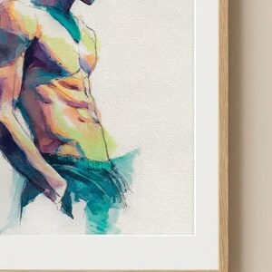 Pu&ograve; includere: Dipinto ad acquerello del busto e di parte delle gambe di una persona. L'opera presenta una vibrante tavolozza di colori blu, verdi, gialli e viola. Il dipinto &egrave; incorniciato in una cornice di legno chiaro con un passe-partout bianco.