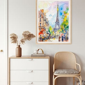 Puede incluir: Una pintura de acuarela de la Torre Eiffel en Par&iacute;s, Francia. La pintura muestra la torre en la distancia con edificios y &aacute;rboles en primer plano. La gente camina por la calle.