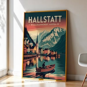 Puede incluir: Una impresión artística enmarcada con un diseño de póster de viaje vintage de Hallstatt, Austria. La obra de arte representa un pueblo junto al lago con un campanario, montañas y un barco en el agua. La paleta de colores incluye verde azulado, naranja y dorado.