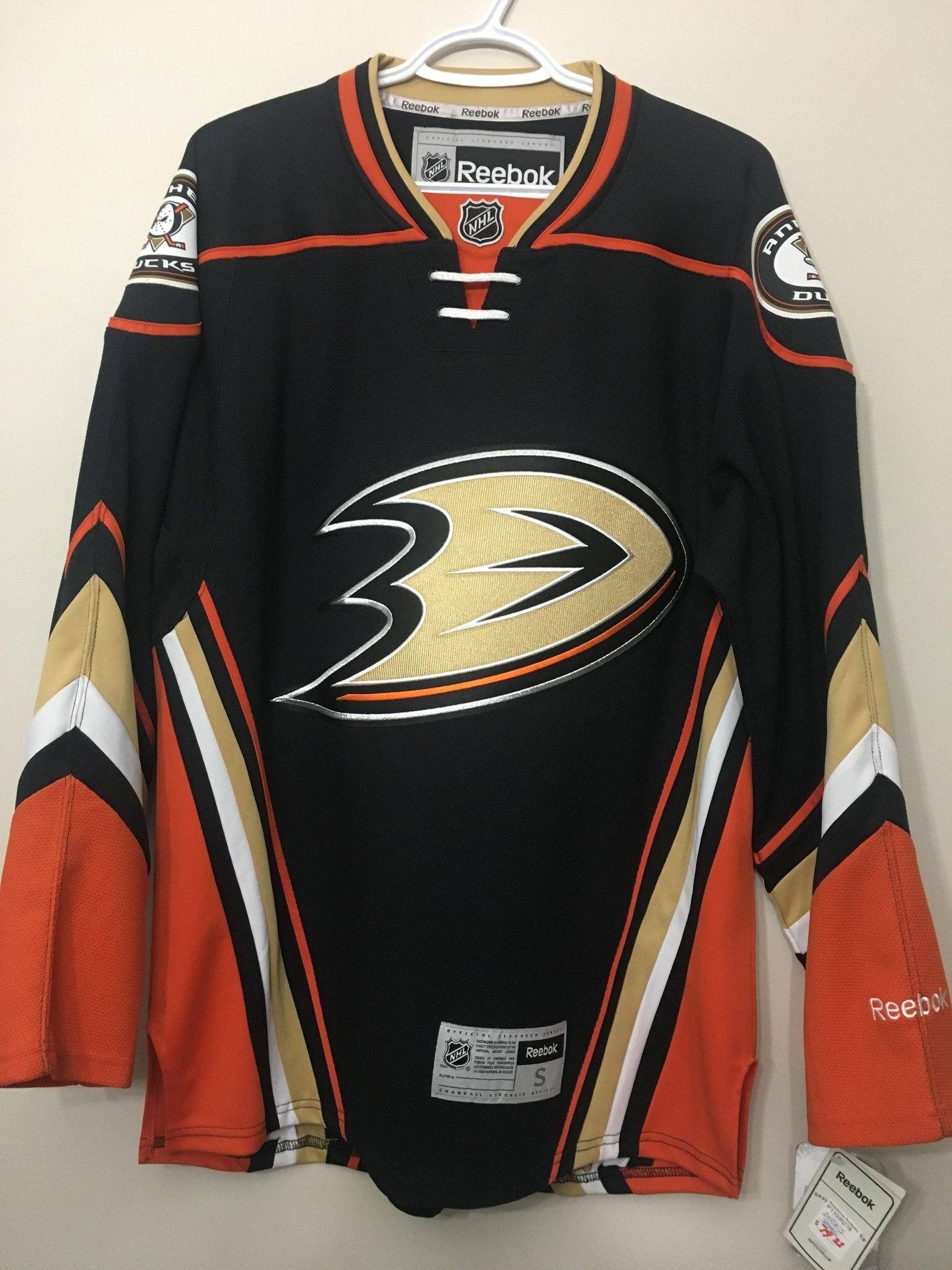 Just picked up this CCM 2001 Mighty Ducks authentic jersey for $80! :  r/AnaheimDucks