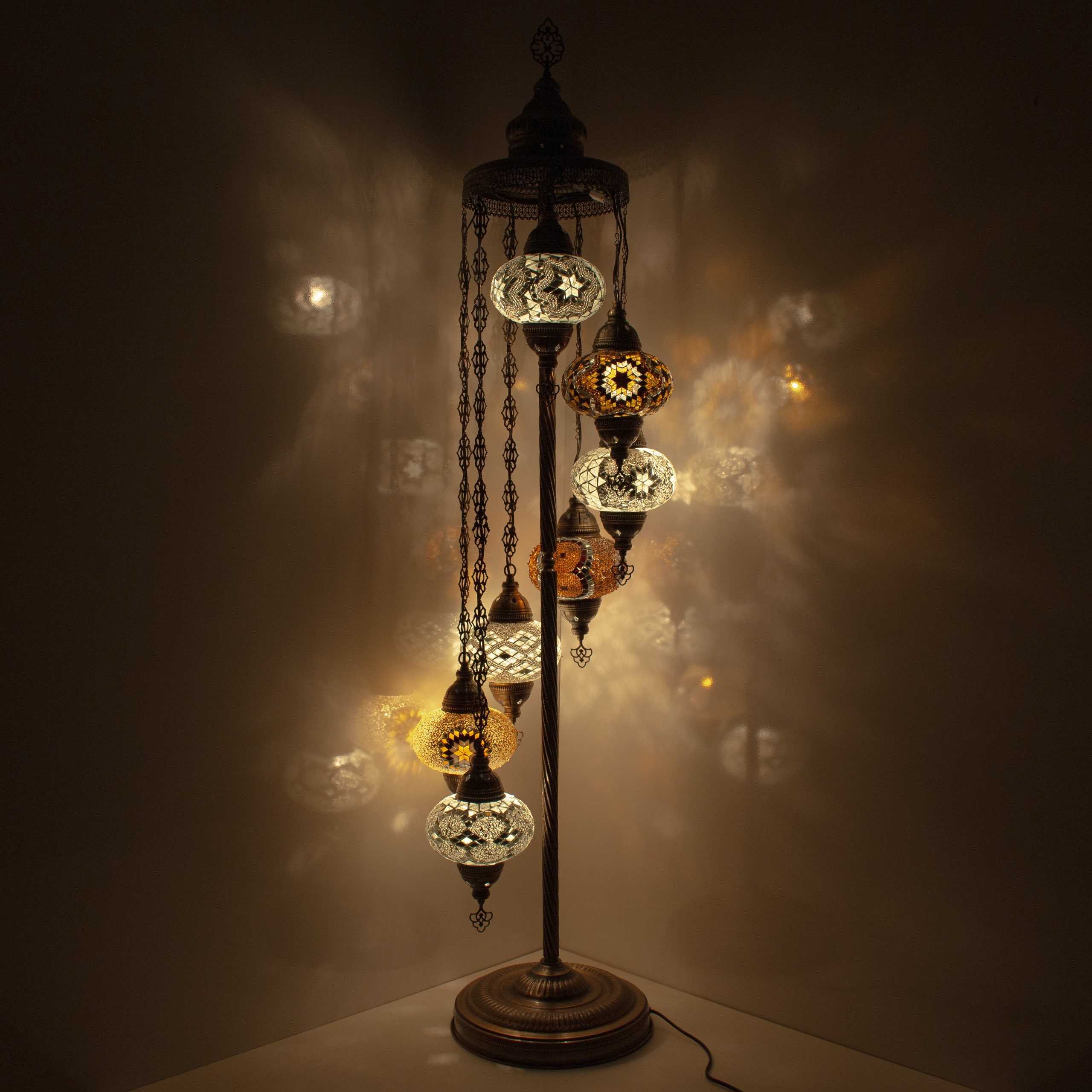 Lampada da terra marocchina in ottone - Illuminazione da terra di lusso - Lampada da tavolo artigianale dal design tradizionale. - Italia