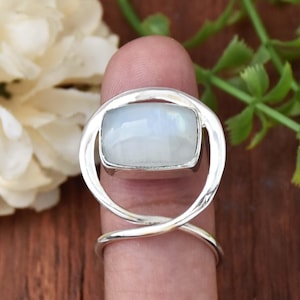 輝くムーンストーンリング：925スターリングシルバーデザイナーバンド、6月の誕生石