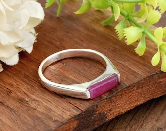 Baguette Indian Ruby Ring: Minimalistisch 925 sterlingzilver