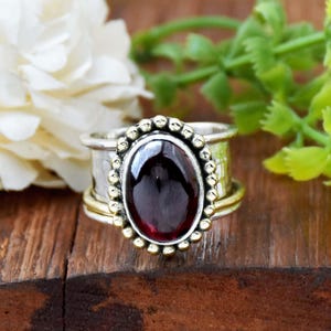 Natural Red Garnet Ring, 925 Sterling Silver Ring, Hammered Ring, Spinner Ring, Oval Gemstone Ring, Meditation Ring, Birthstone Spinner Ring