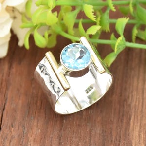 Blue Topaz Ring 925 sterlingzilveren ring statement ring, Boho ring brede band gehamerde ring, tweekleurige ring dikke zilveren ring cadeau voor haar