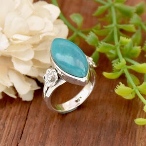 Blue Turquoise Flower Ring: Sterling Silver Split Band
