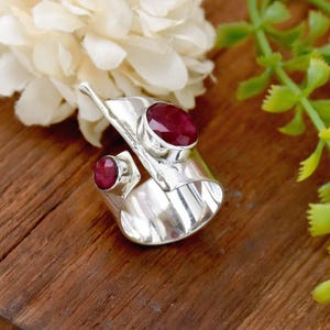 Bague ovale en argent sterling avec rubis : anneau épais et large, bague tendance réglable