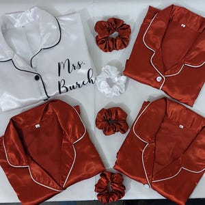 Set mit 4,5,6,7,8,9 Brautparty-Pyjamas, Monogramm-Pyjama-Hemden, personalisierte Schlafhemden, Brautjungfer-Geschenke, Brautjungfer-Button-Down-Hemden