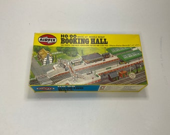 Vintage Airfix model railway station house for Hornsby dublo, in original box.