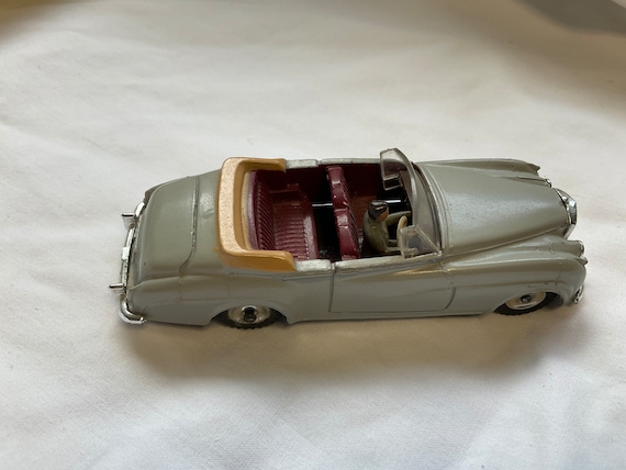レアカラーDINKY TOYS BENTLEY ミニカー Dinky Toys Bentley Two-Seater Sports Coupe (36b). An unusual
